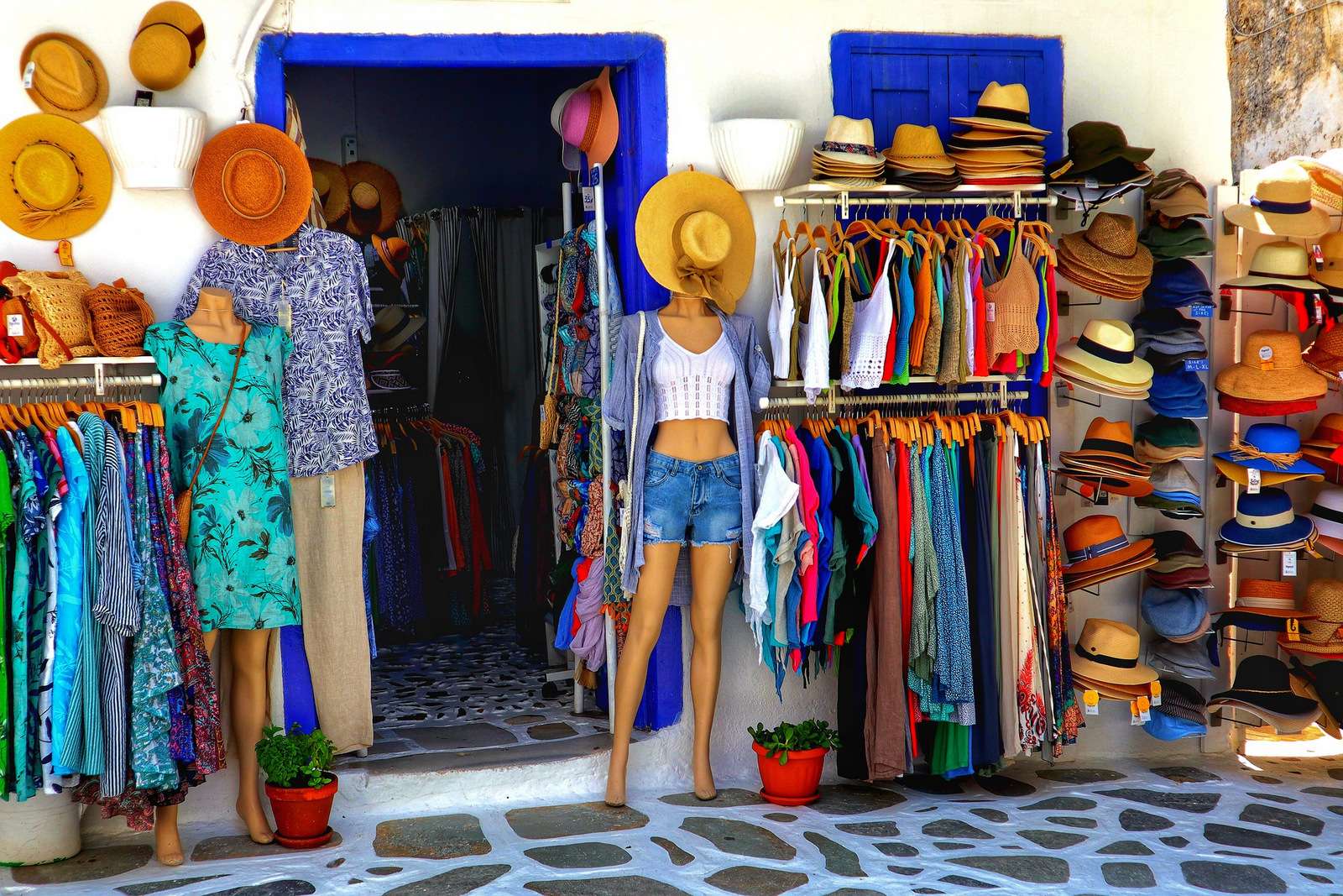 Loja de chapéus e roupas na Grécia quebra-cabeças online