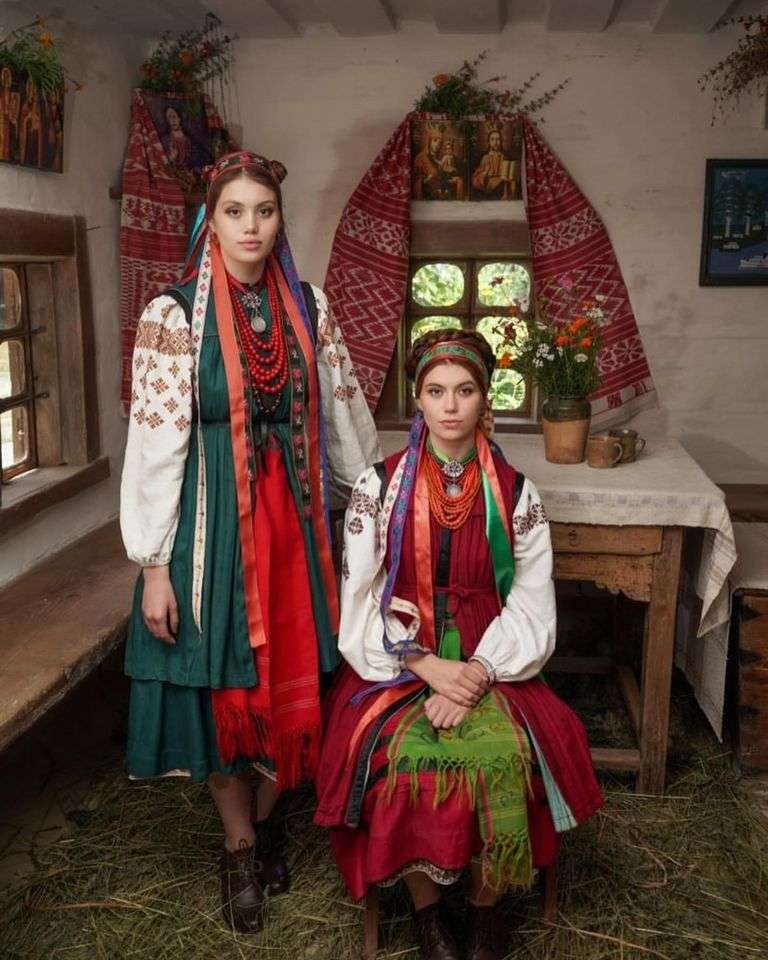 Menschen 2 ukrainische Damen Puzzlespiel online