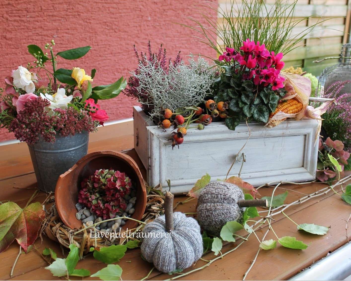 Decoration with autumn flowers jigsaw puzzle online