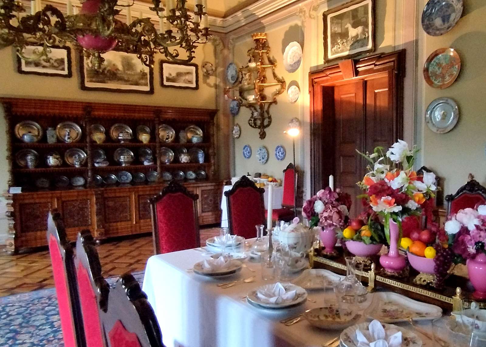 Sala da pranzo rappresentativa al castello di Krumlov puzzle online
