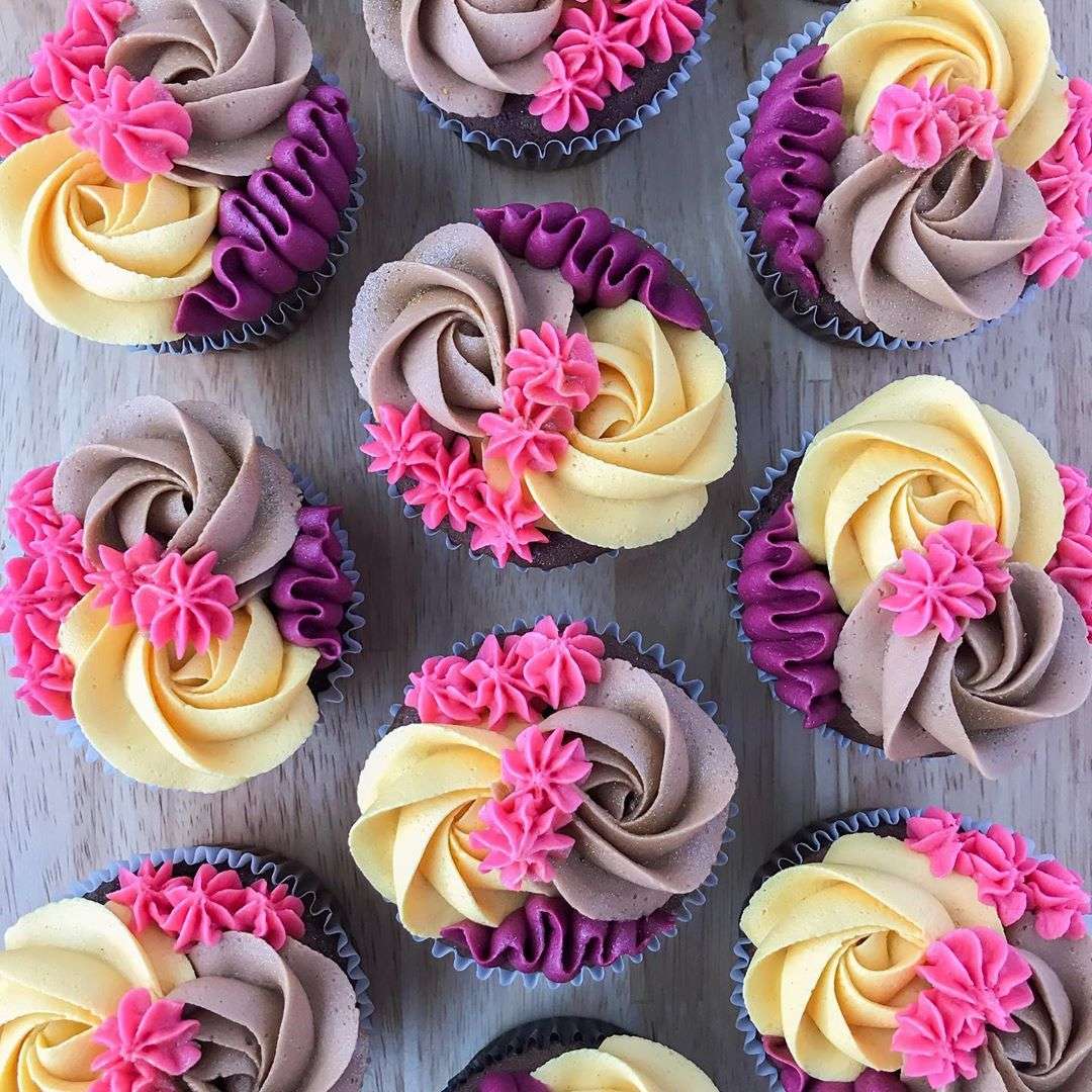 Cupcakes con decoración en crema rompecabezas en línea