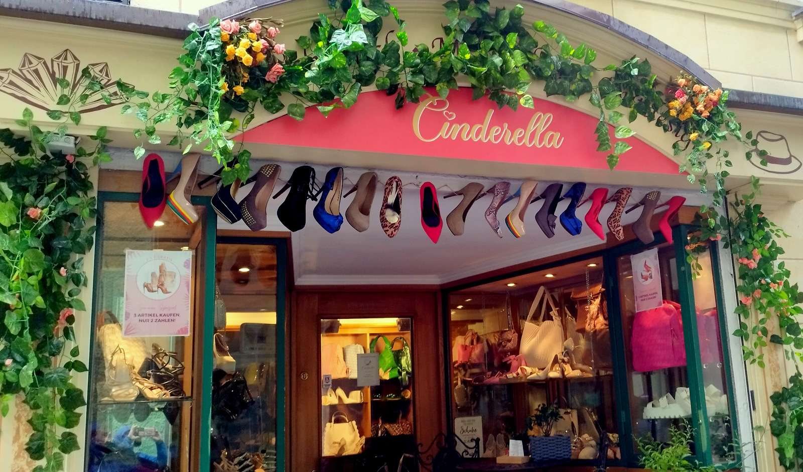 Elegantní boty a kabelky. Obchod v Kufsteinu online puzzle
