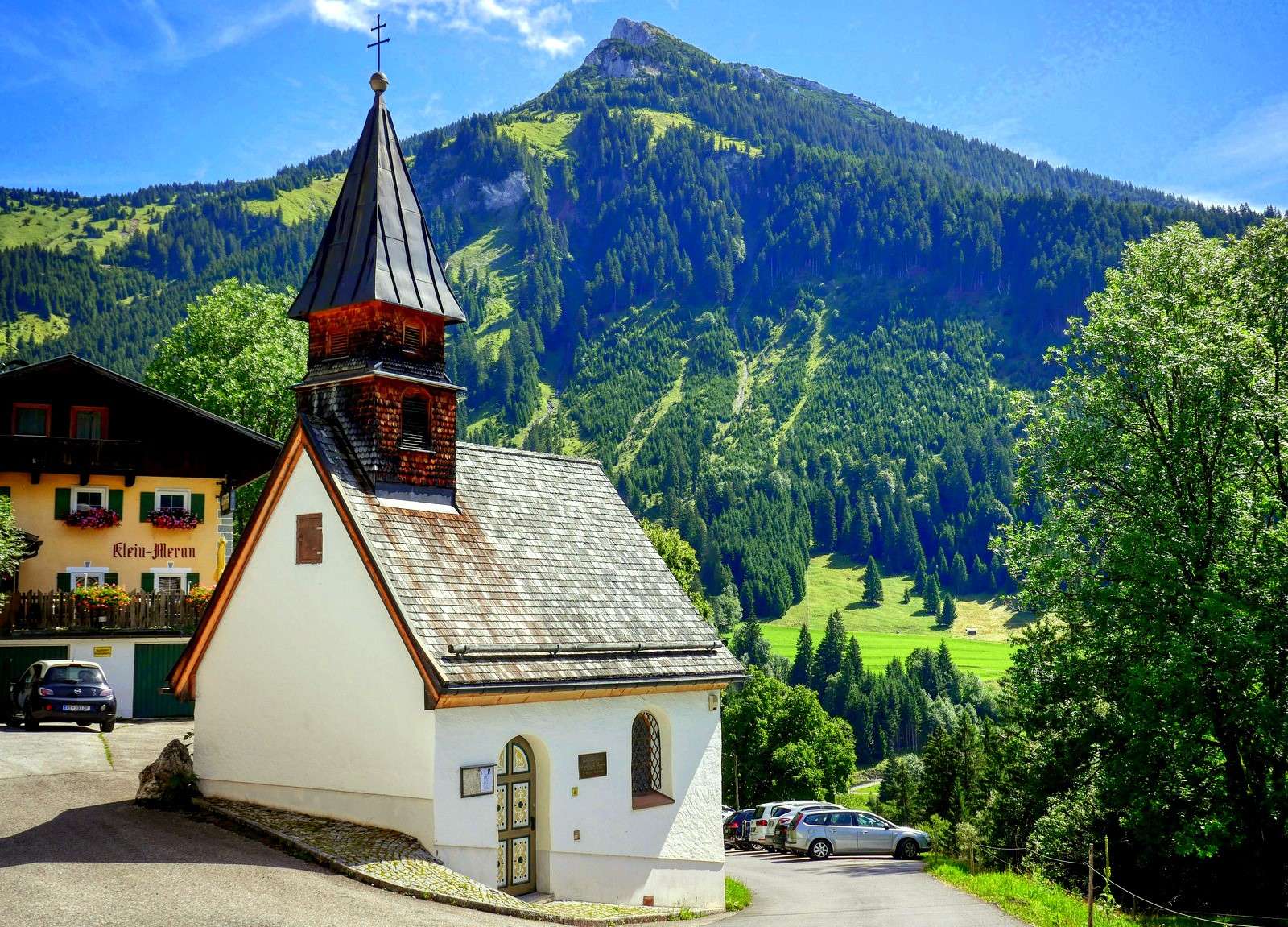 Een kapel in de Tiroler Alpen legpuzzel online