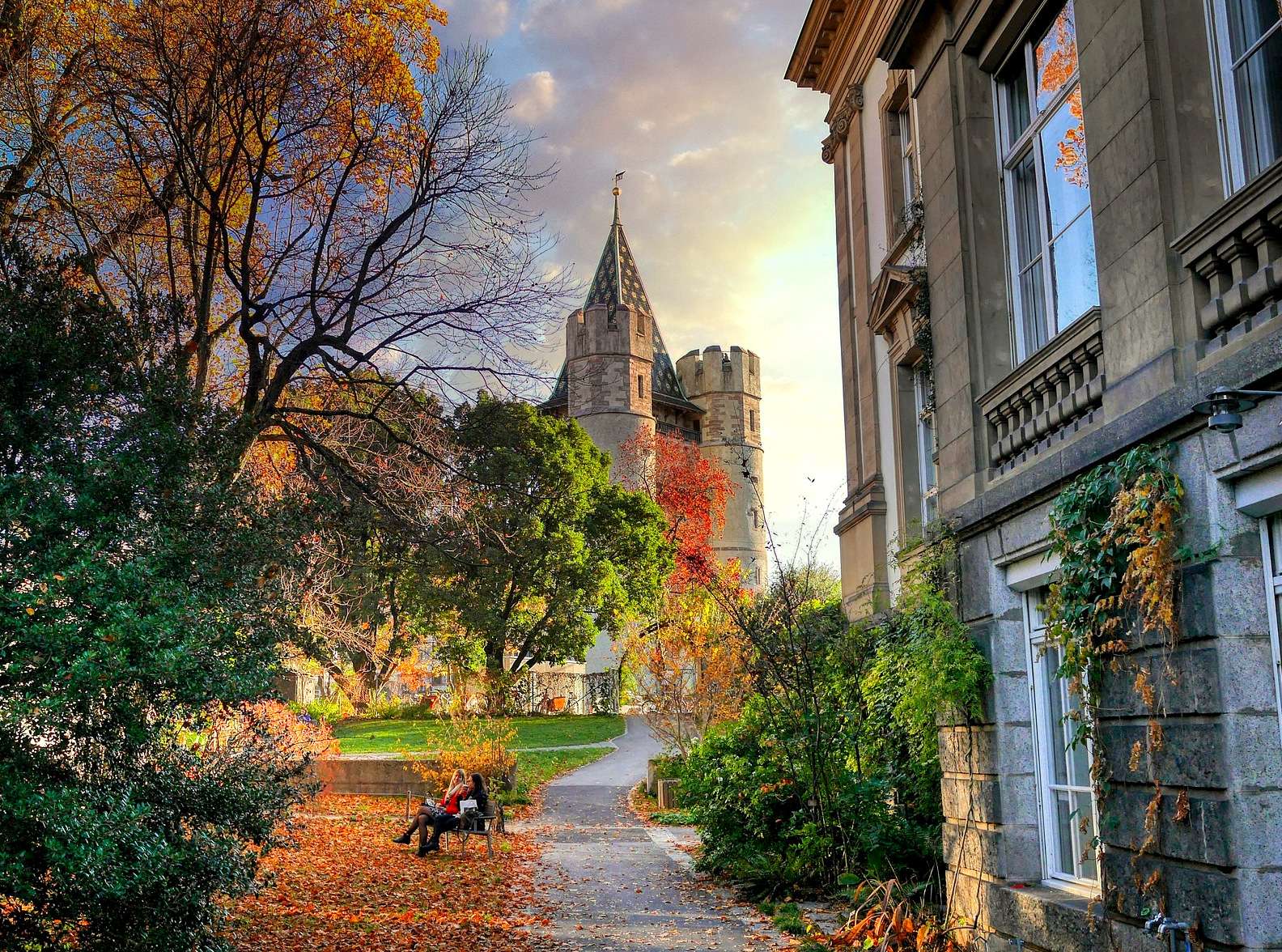 Uma maravilhosa paisagem urbana de outono puzzle online