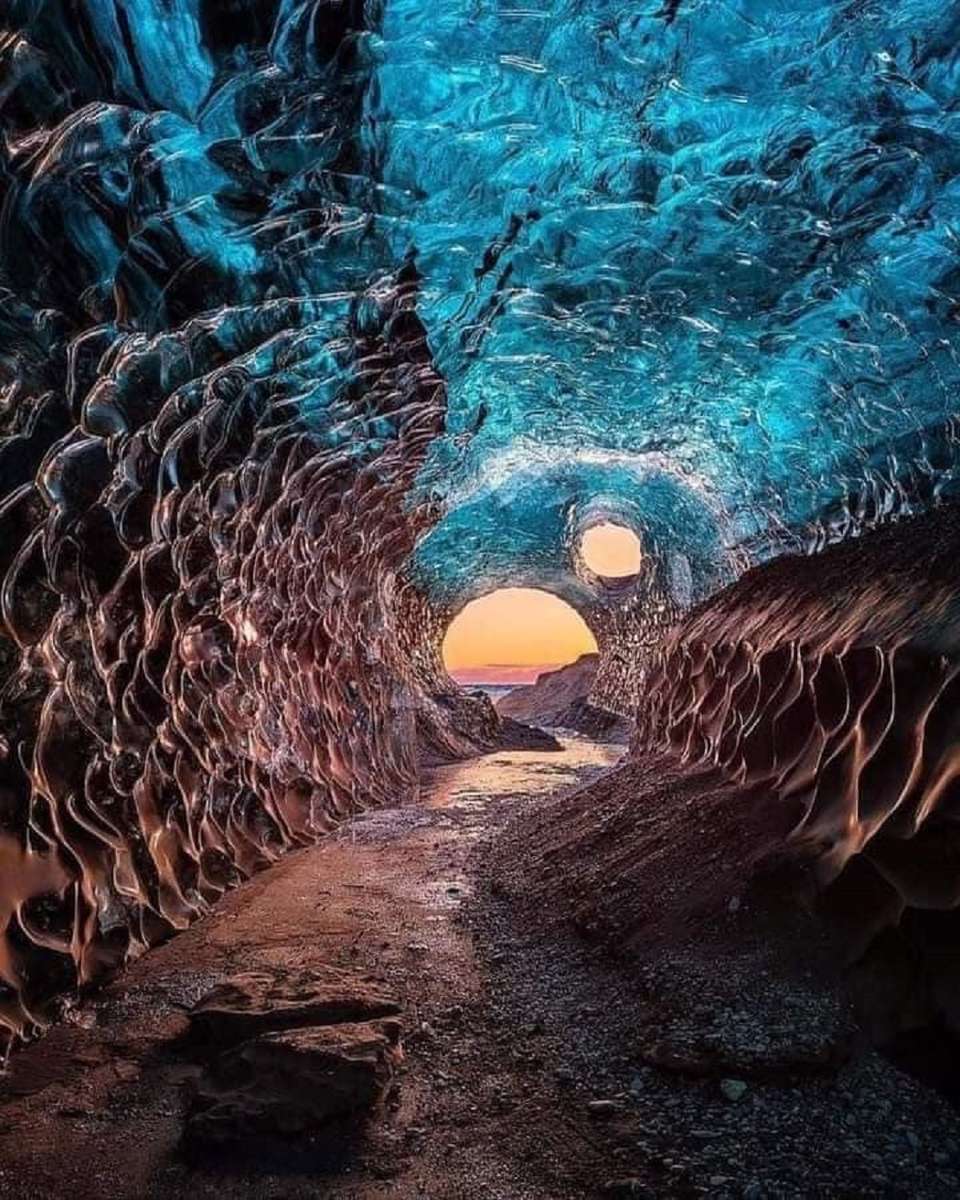Ледена пещера - Исландия онлайн пъзел