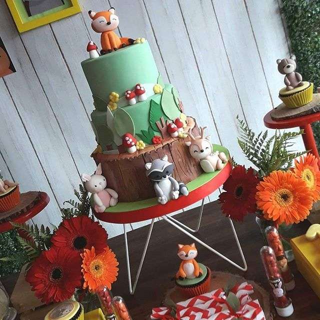 A tiered cake for a child jigsaw puzzle online