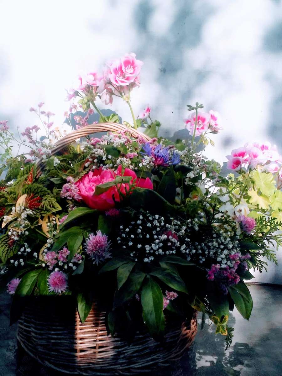 košík s květinami skládačky online