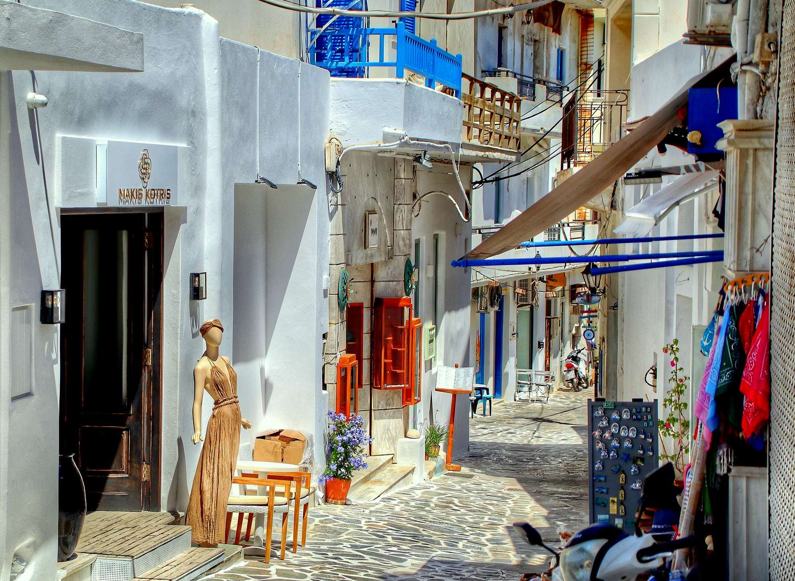 Galerie marchande sur l'île grecque de Náxos puzzle en ligne