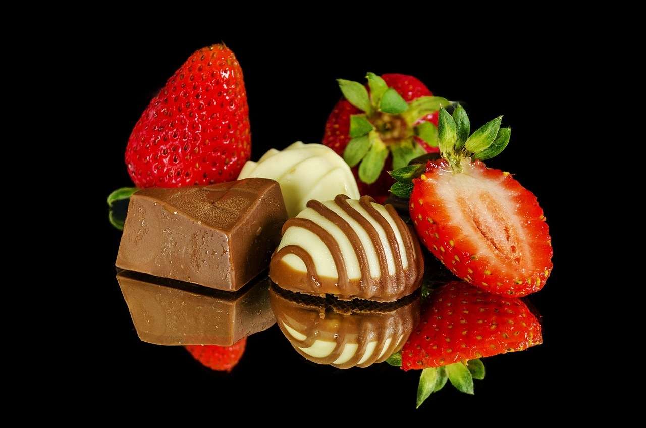 Strawberries and chocolate jigsaw puzzle online