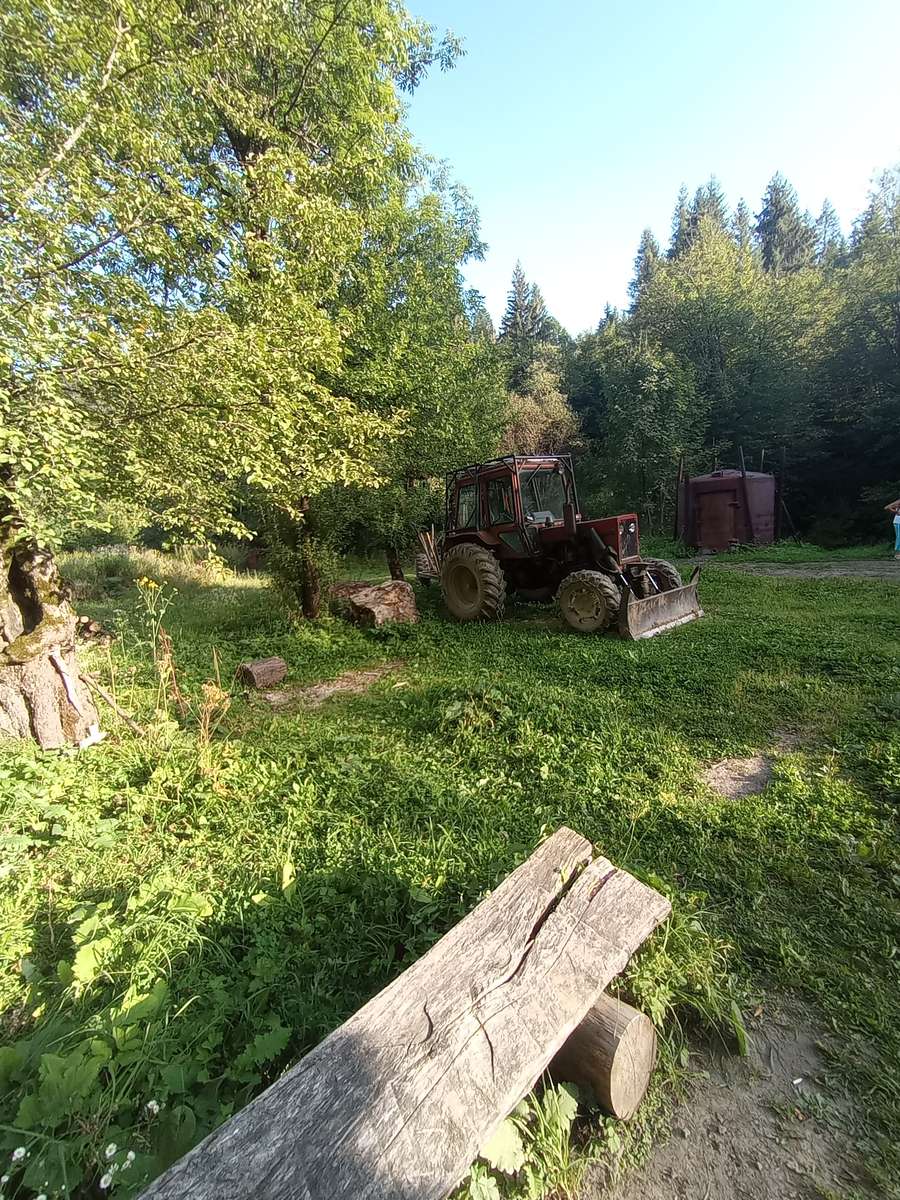 Traktor im Wald Online-Puzzle