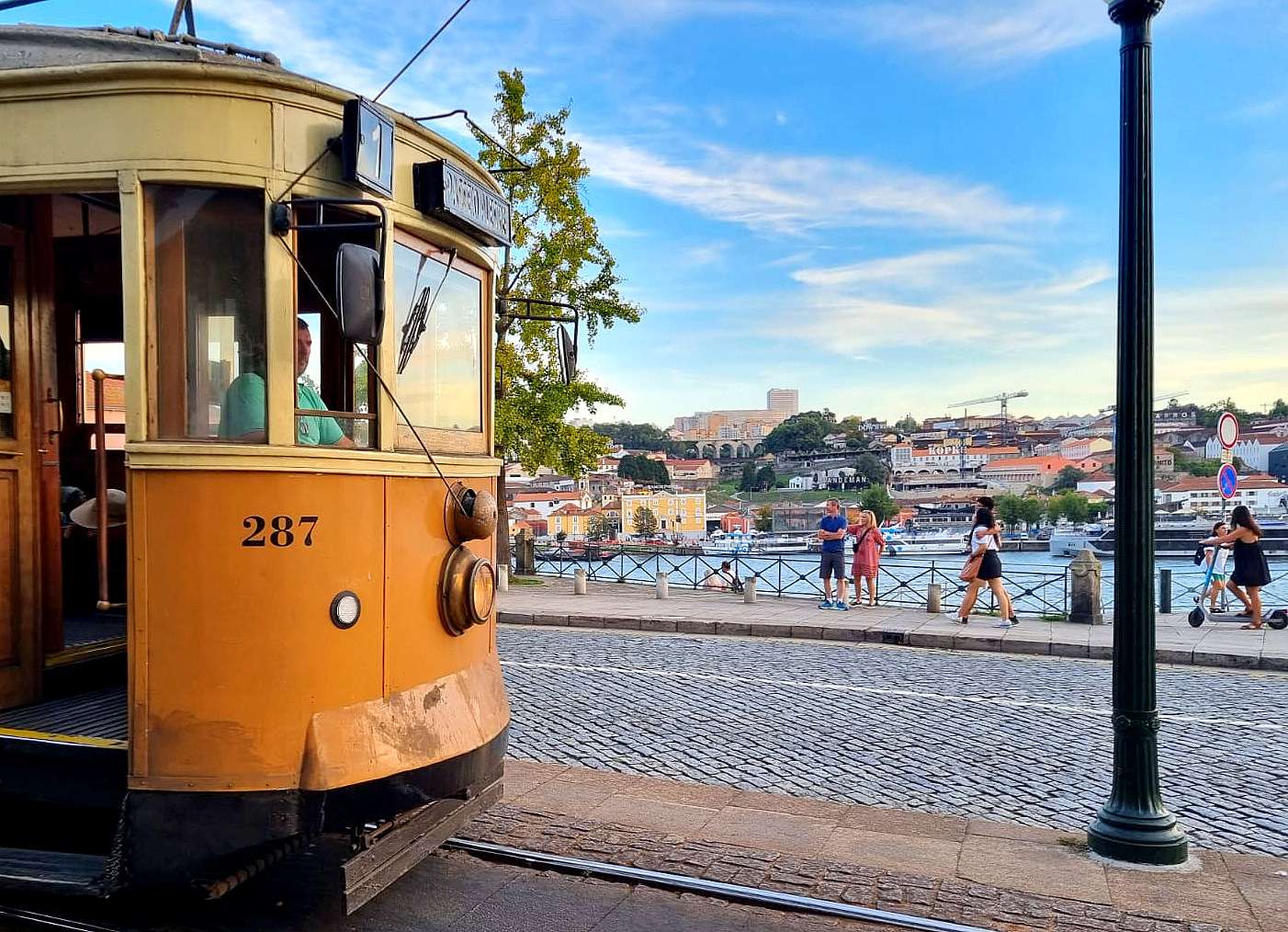 Porto - en stad full av liv (Portugal) pussel på nätet