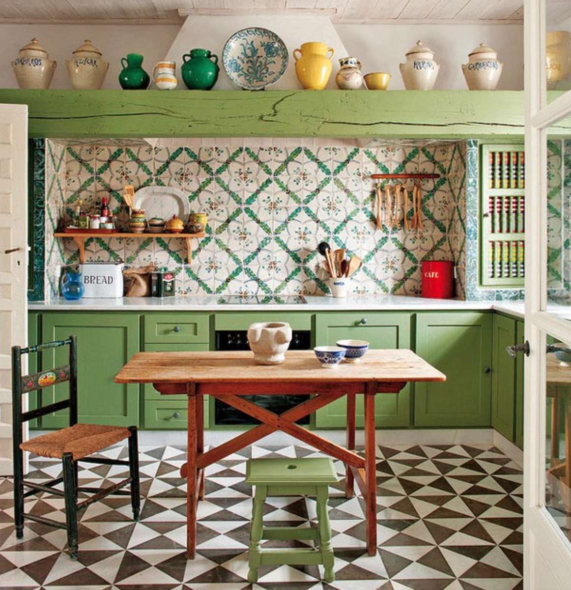 Вінтажна кухня в зеленому кольорі онлайн пазл