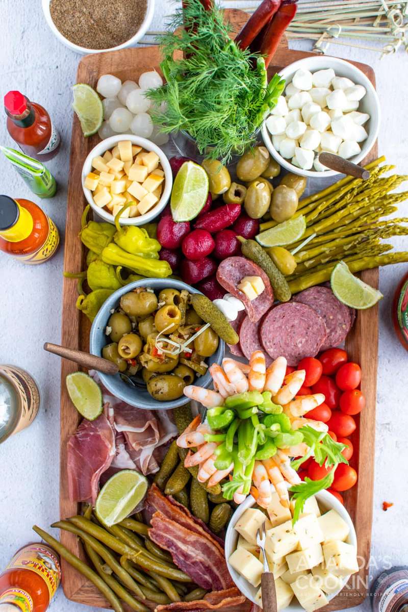 Bloody Mary Charcuterie Board online παζλ