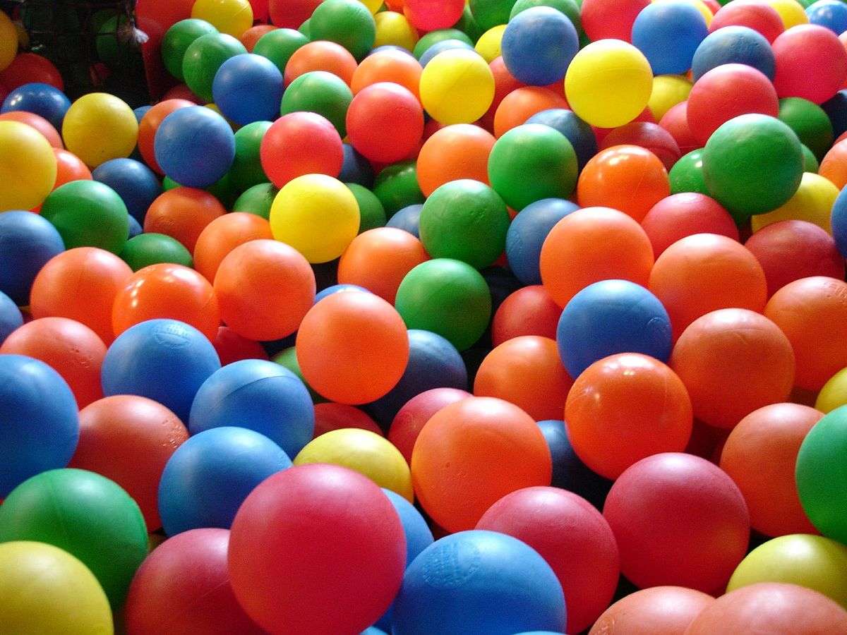 Игрушки-шарики пазл онлайн