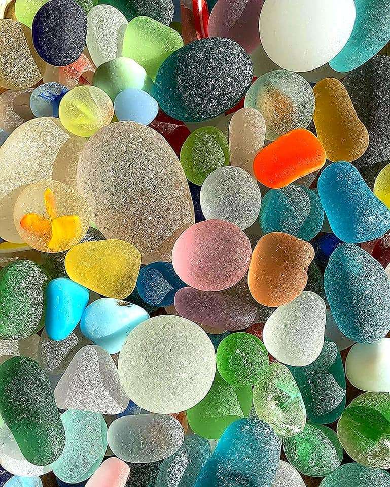 színes kövek kirakós online