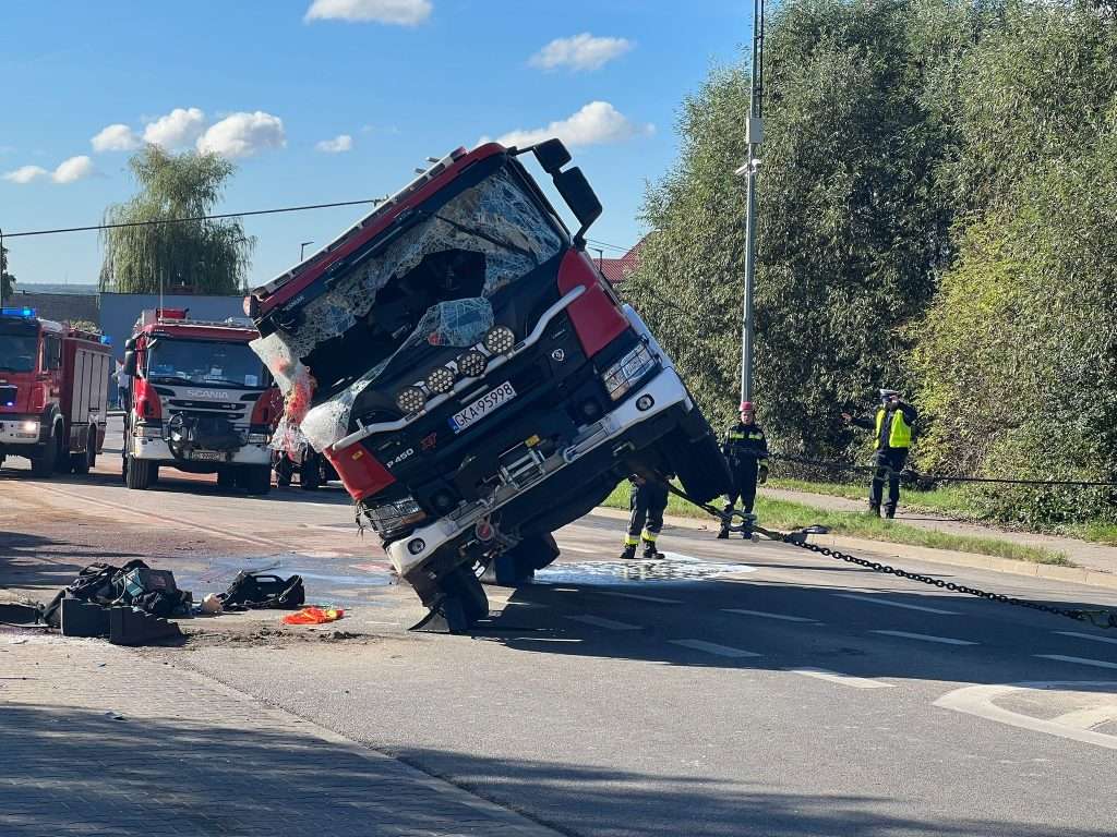 Un camion dei pompieri distrutto dei vigili del fuoco volontari di Żukowo puzzle online