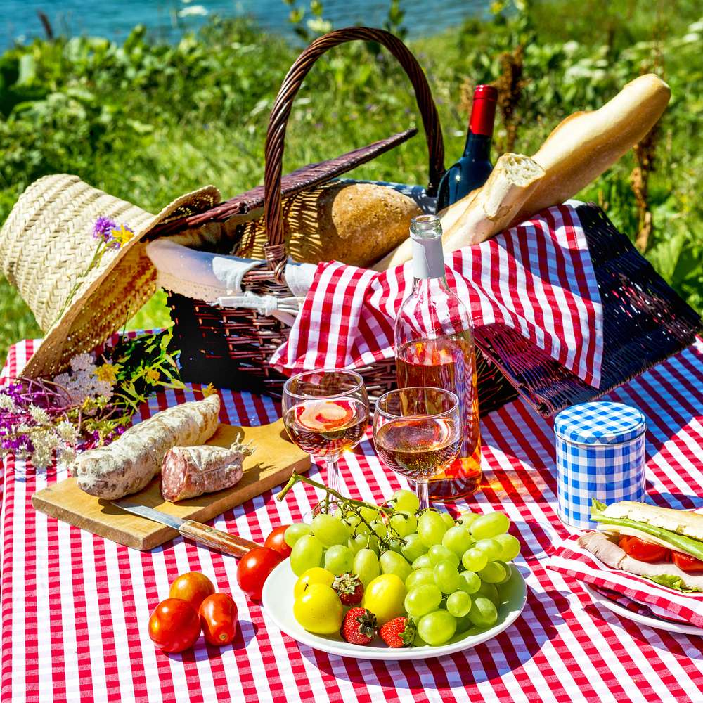 Outdoor picnic jigsaw puzzle online