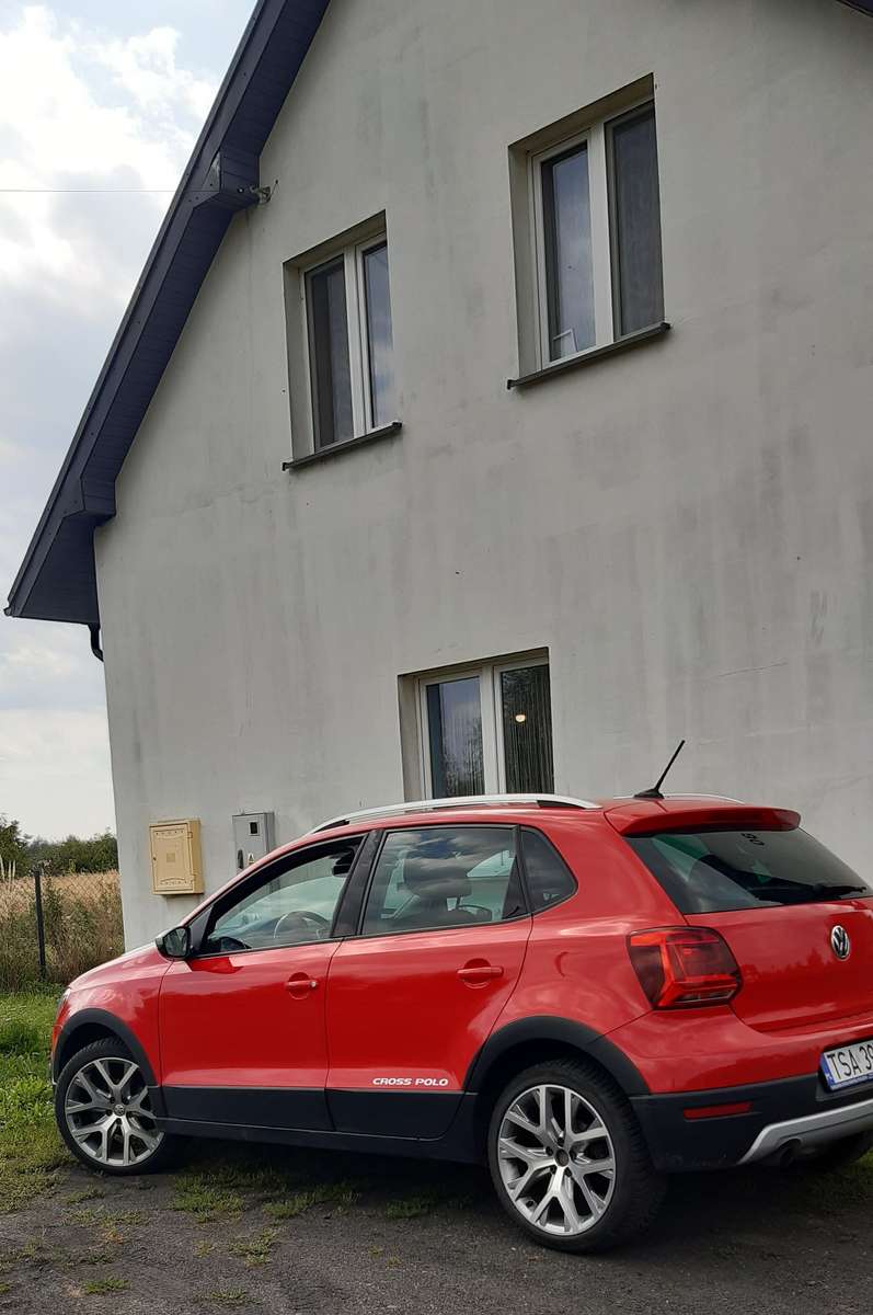 coche rojo delante de la casa rompecabezas en línea