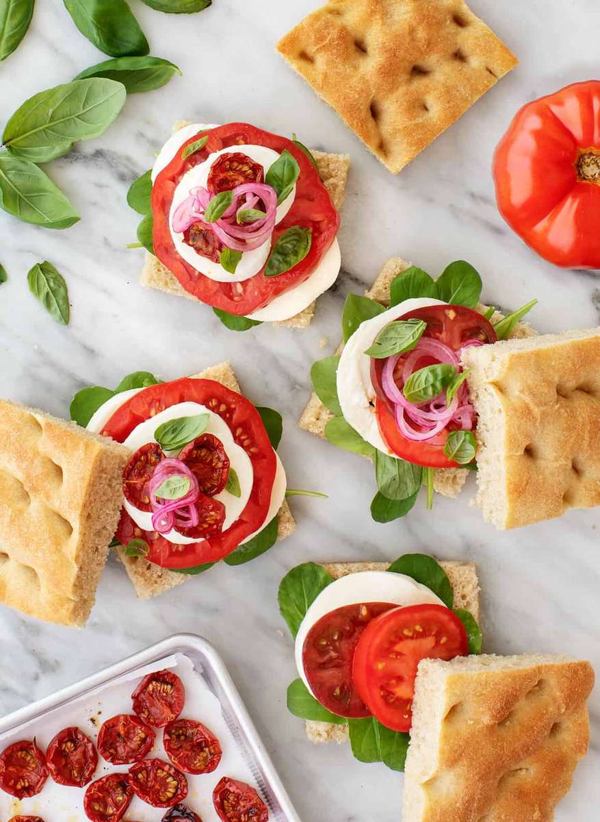 Томатные сэндвичи Капрезе пазл онлайн