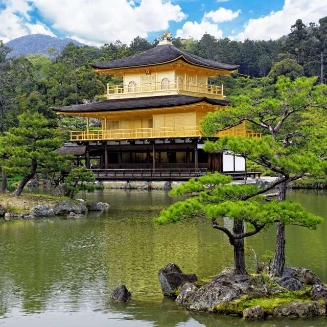 Chrám Kinkakuji (Zlatý pavilon) v Kjótu skládačky online