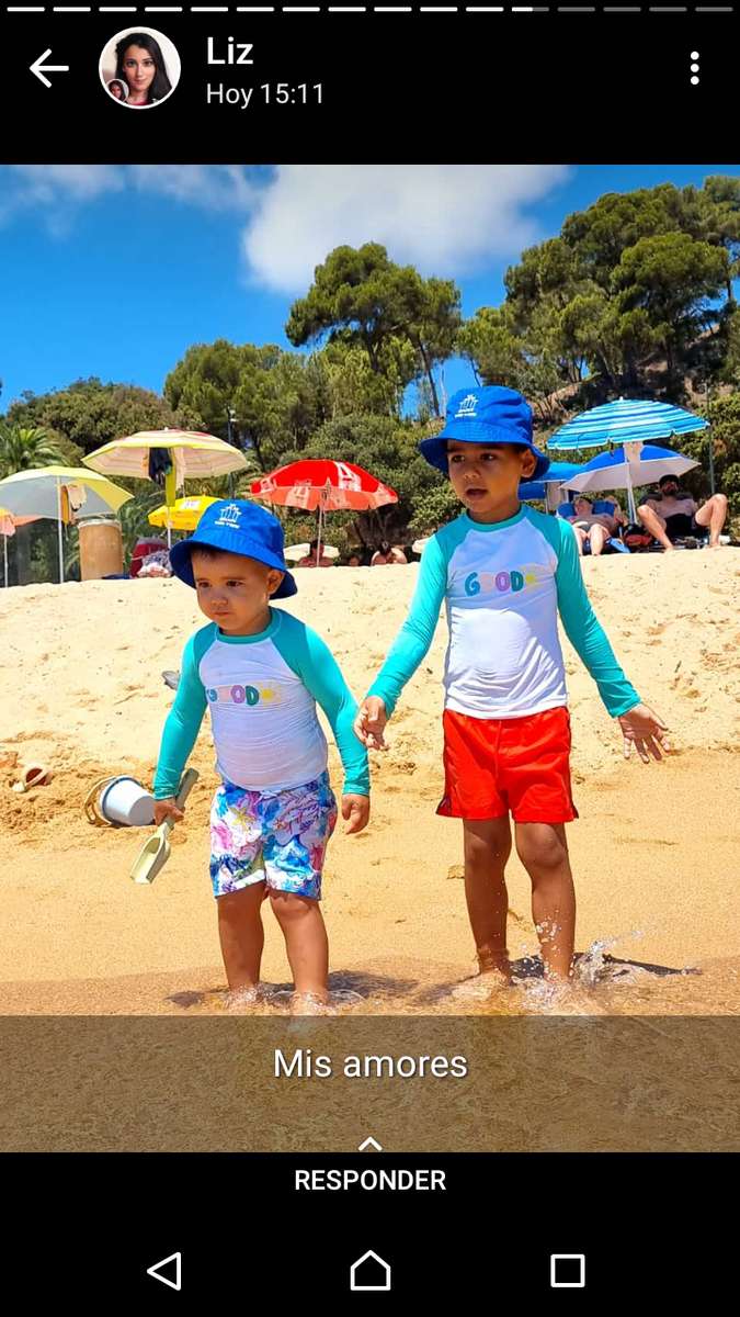 playa niños disfrutando rompecabezas en línea