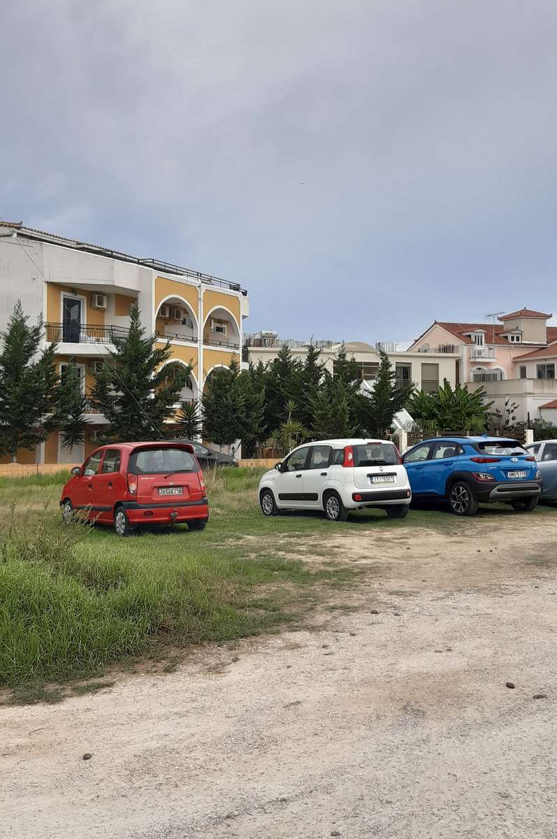 Estacionamento selvagem de Zakynthos atrás do hotel quebra-cabeças online