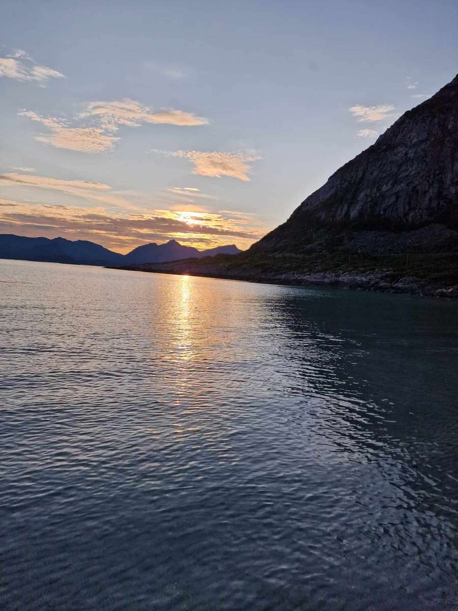 Praia do pôr do sol Rorvika Noruega quebra-cabeças online