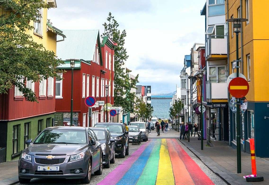 Strada dell'arcobaleno a Reykjavik puzzle online