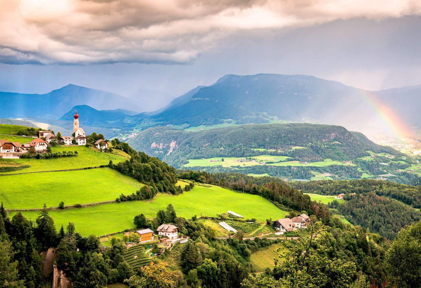 Mellan Bolzano och Soprabolzano – Tyrolens landskap pussel på nätet