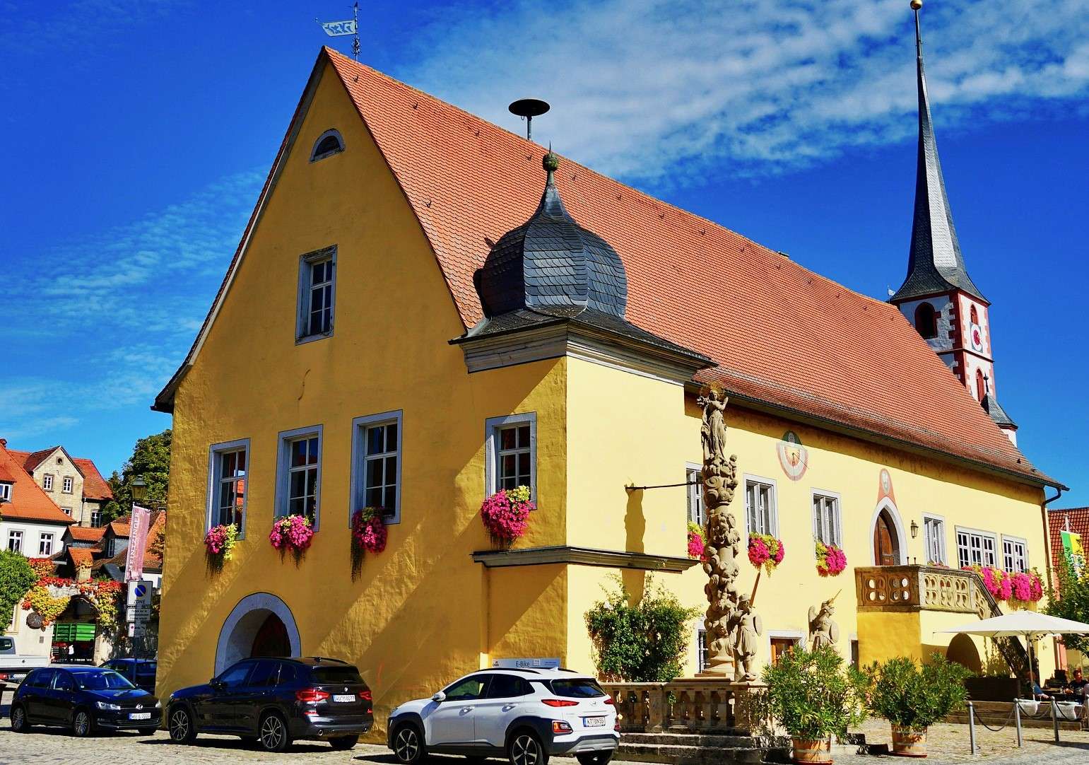 Városháza Frickenhausen am Mainban, Németországban online puzzle