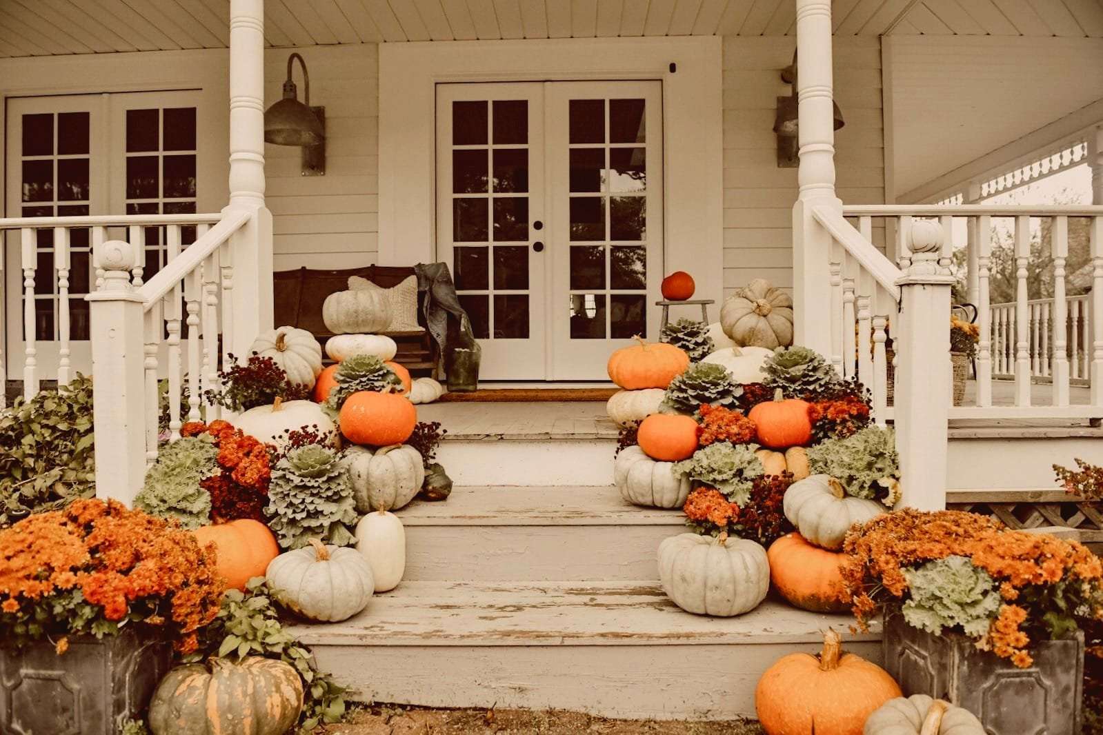 Decoração de outono na frente da porta quebra-cabeças online