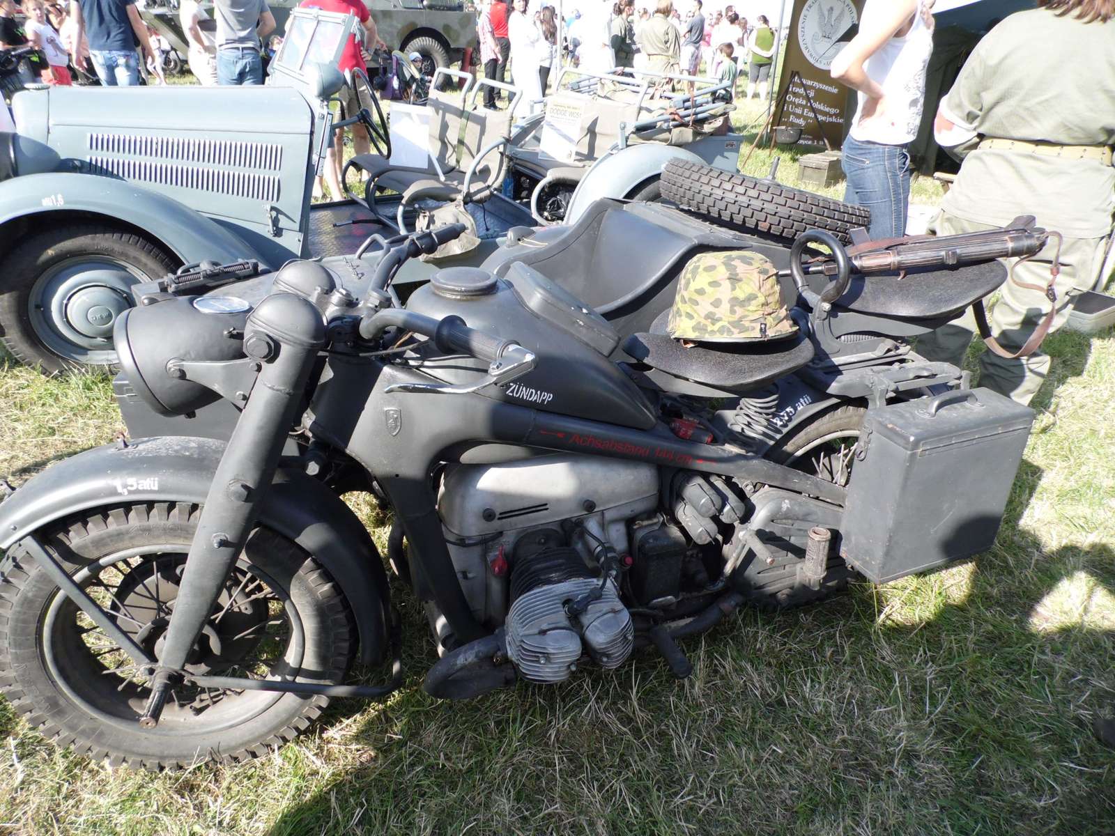 Антикварный мотоцикл пазл онлайн