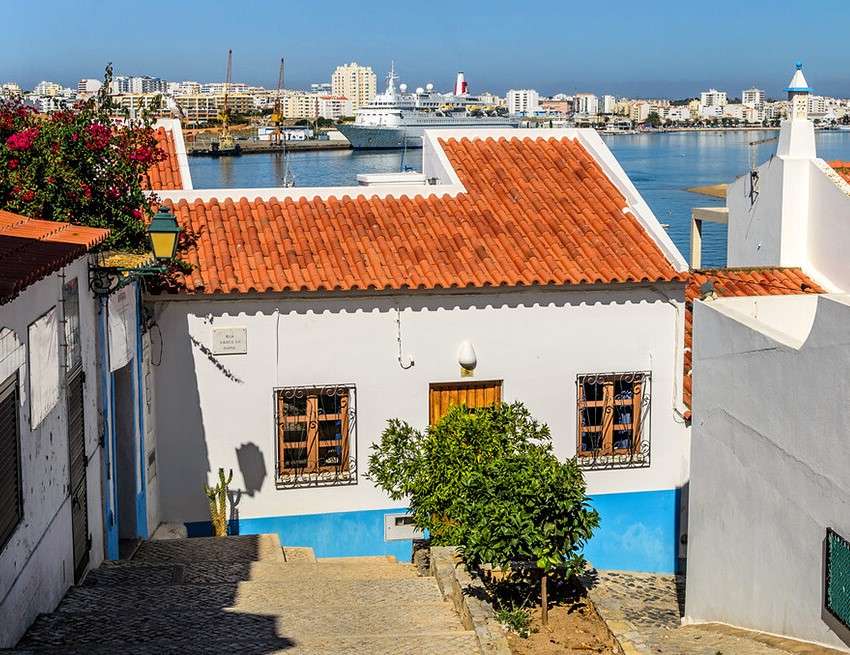 Greek house by the sea jigsaw puzzle online