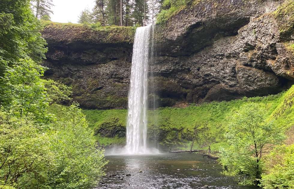 Водопад в Орегоне, США онлайн-пазл