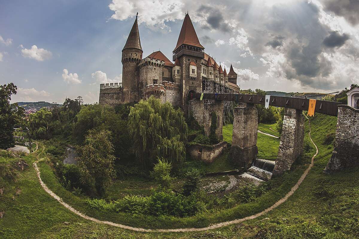 The Castle of the Corvins jigsaw puzzle online