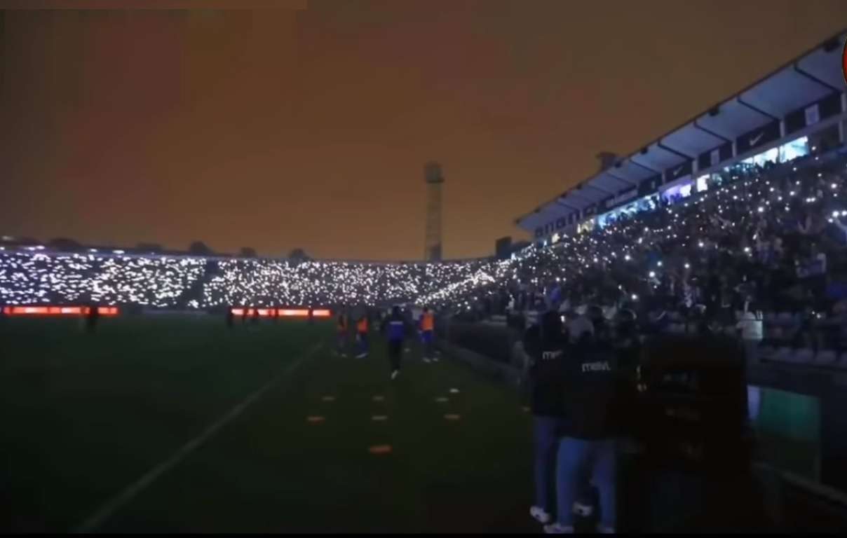 Footballeur Lyoder Beetle et panne d'électricité dans le stade puzzle en ligne