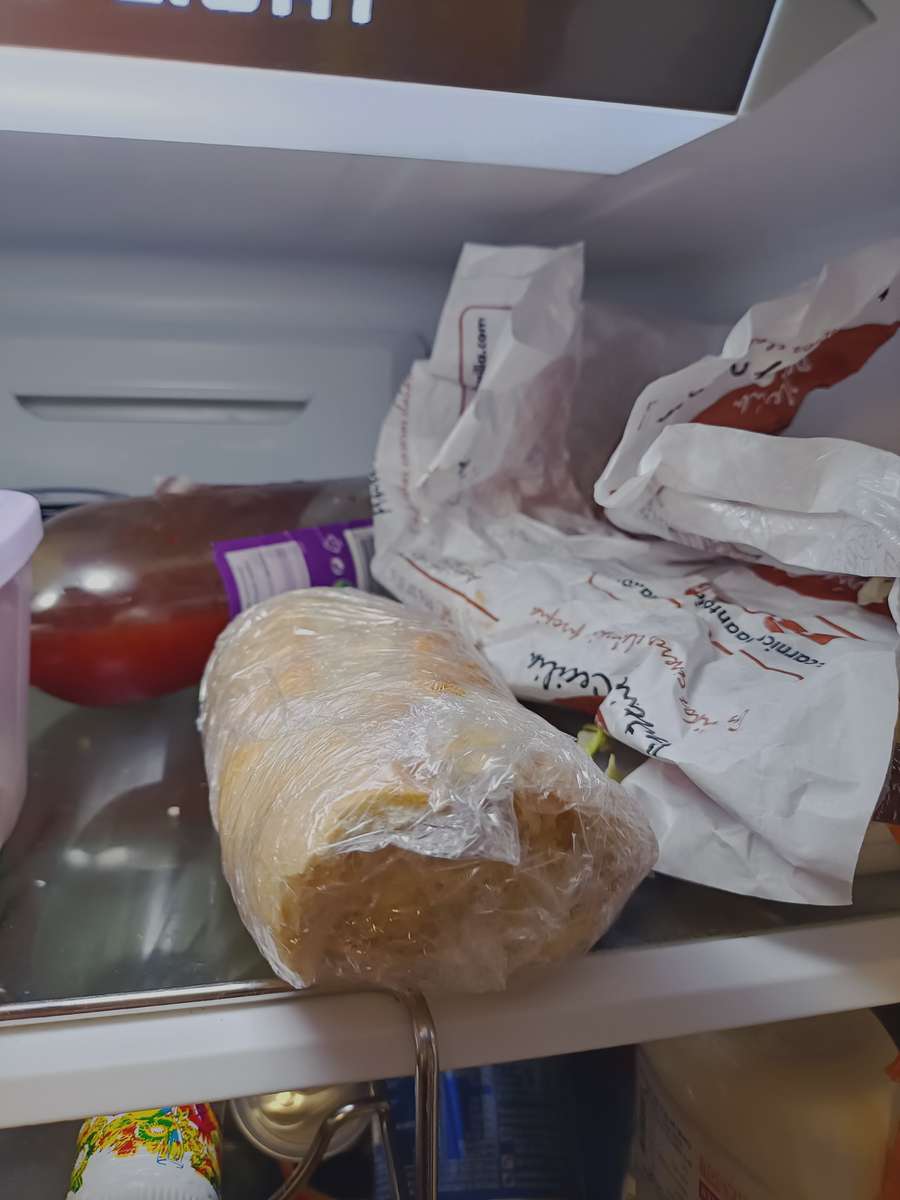 冷蔵庫の中にはパンがいっぱい オンラインパズル
