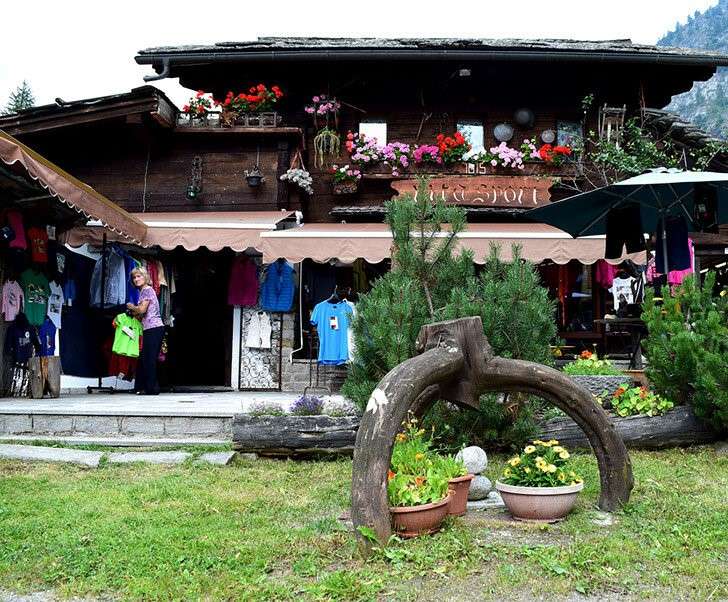 Obchod s dřevěným oblečením skládačky online