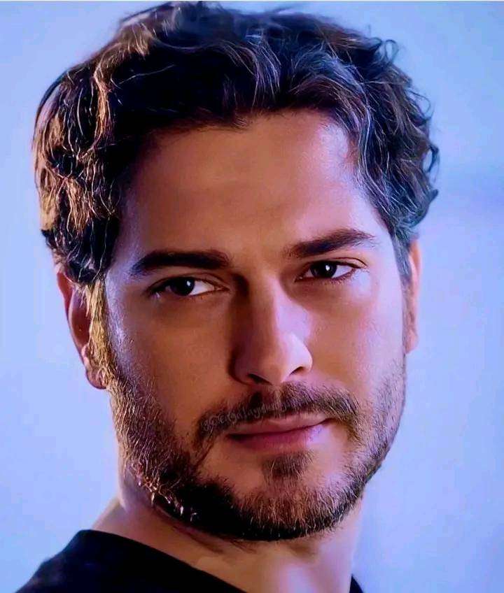 Cagatay Ulusoy Puzzlespiel online