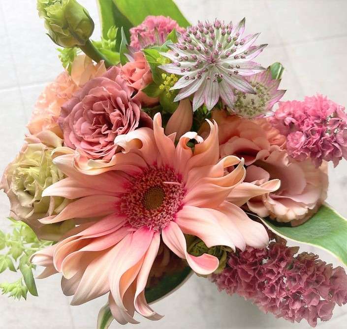 Εξωτικά λουλούδια σε ένα μπουκέτο παζλ online