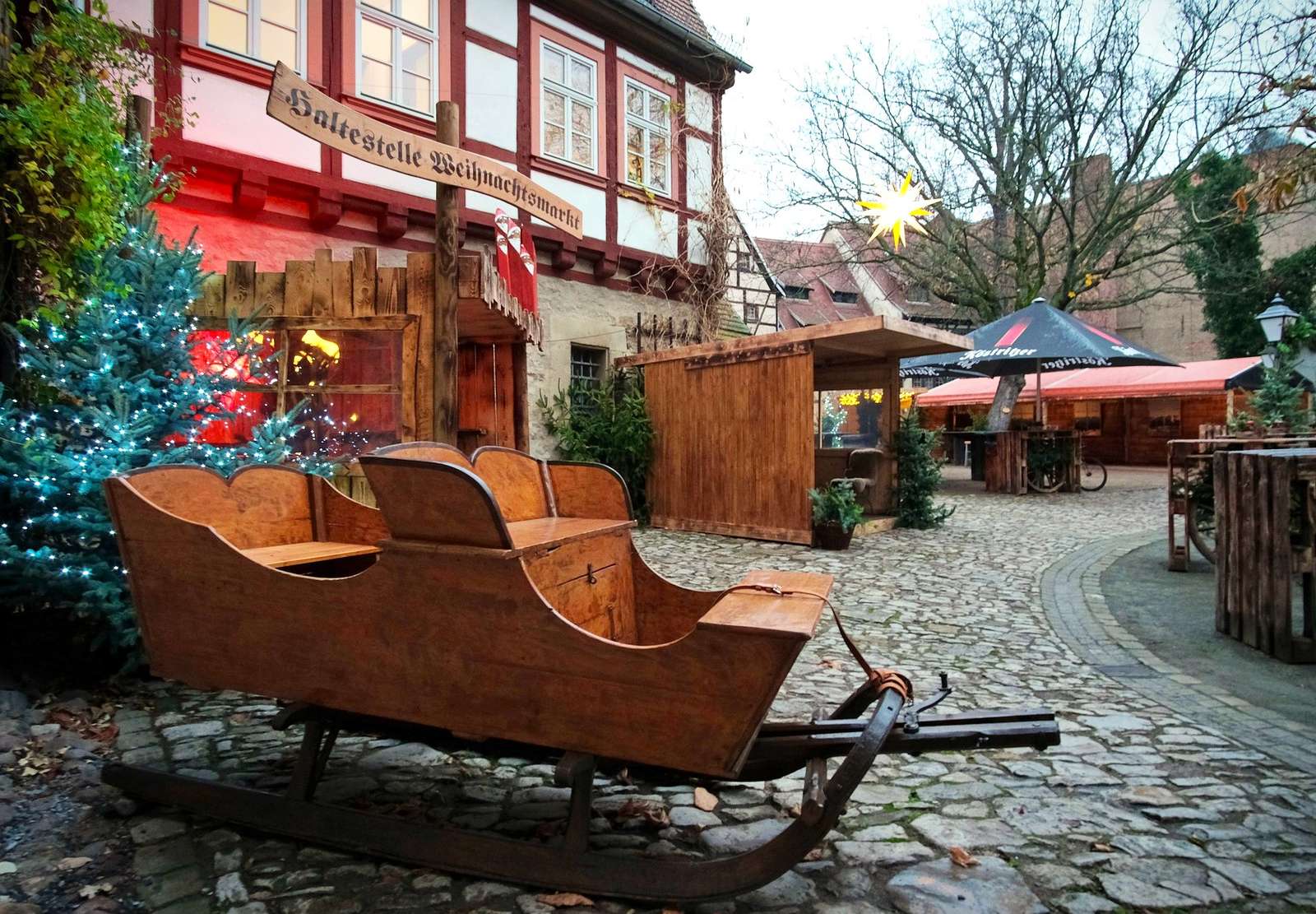 Коледен базар в град Ерфурт онлайн пъзел