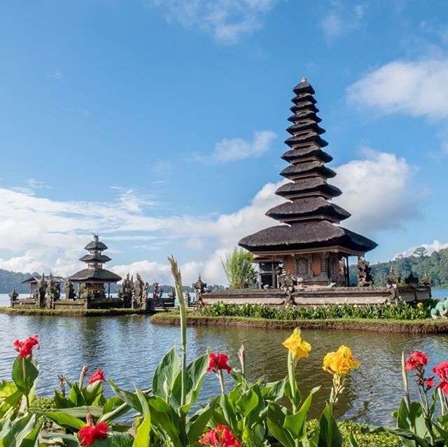 Храм на острове Бали пазл онлайн
