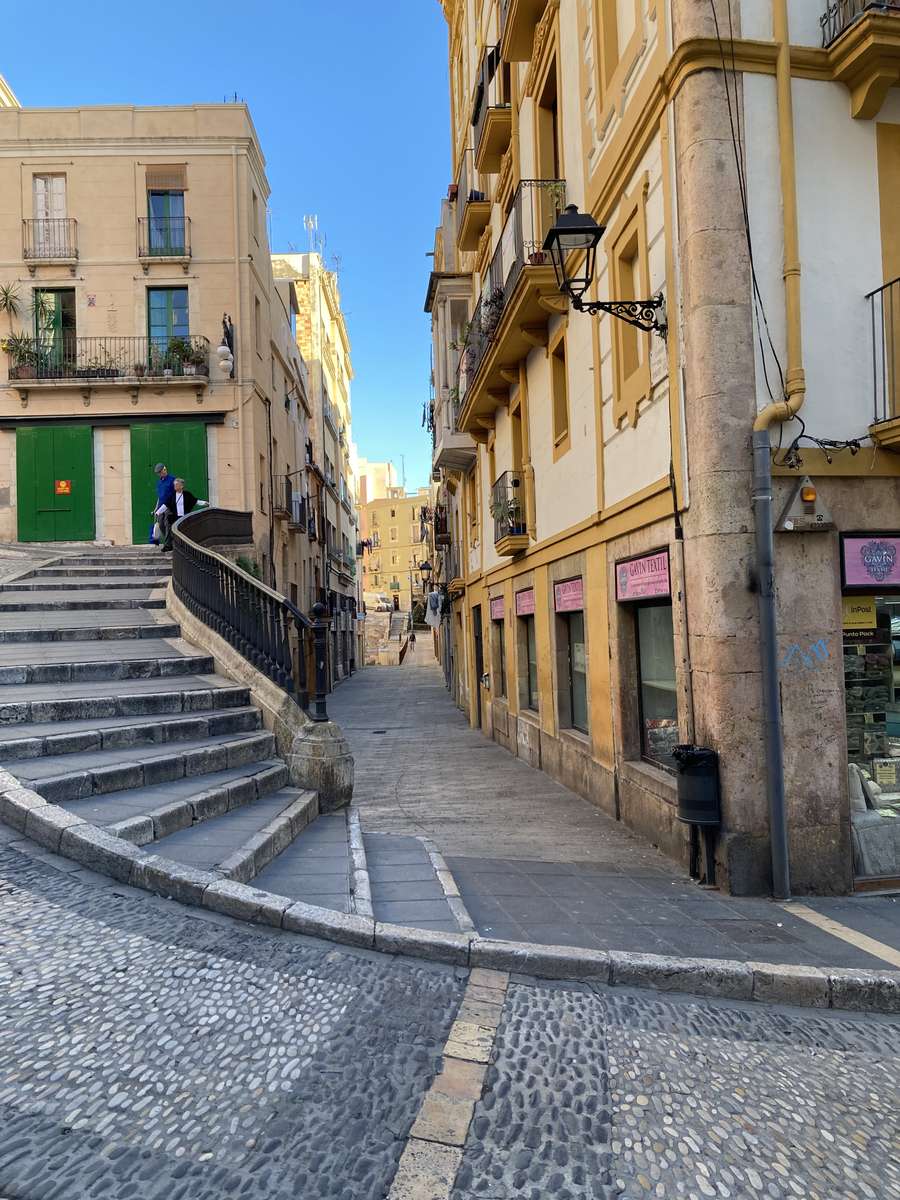 Beco da cidade velha em Tarragona puzzle online