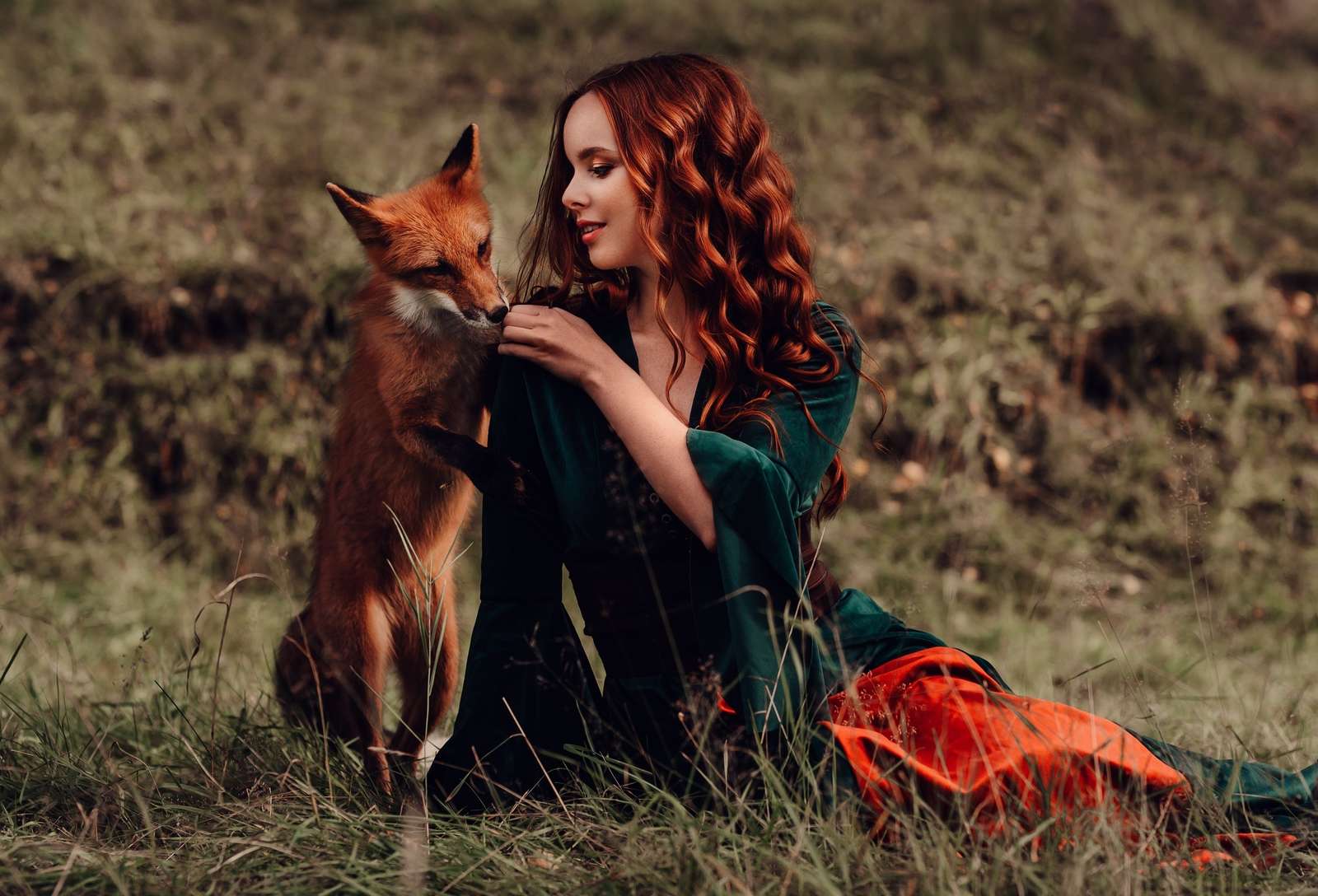 Κοκκινομάλλης κορίτσι με μια αλεπού παζλ online