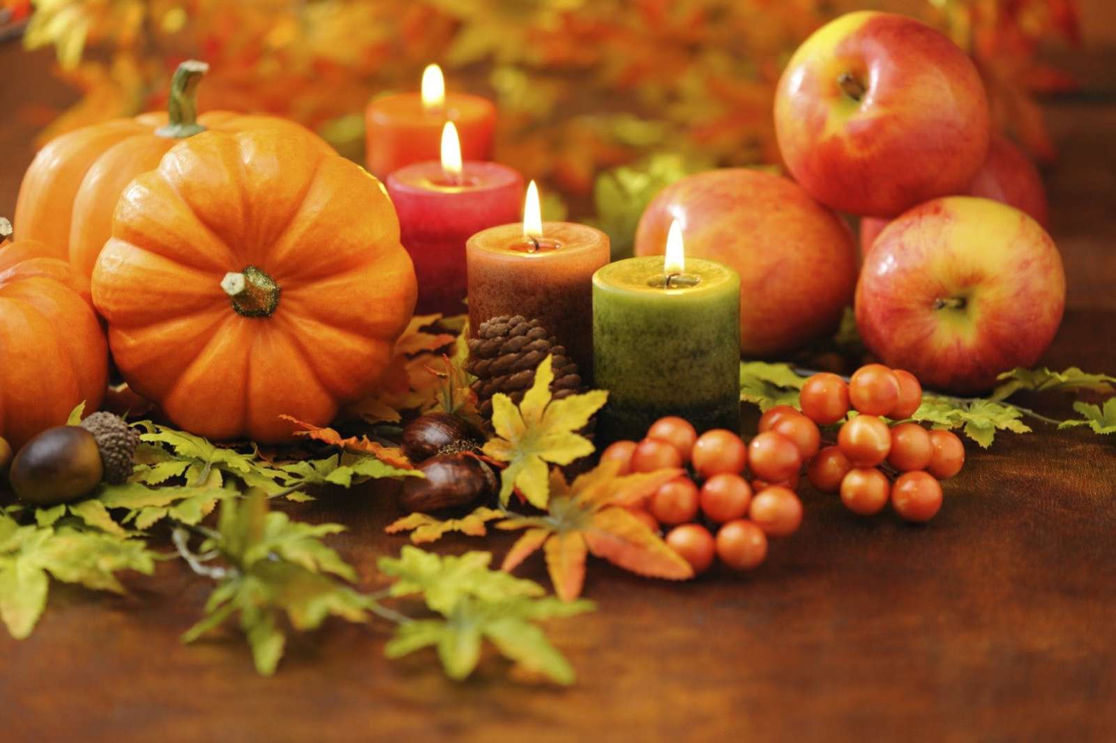Autumn decoration with pumpkins and apples online puzzle