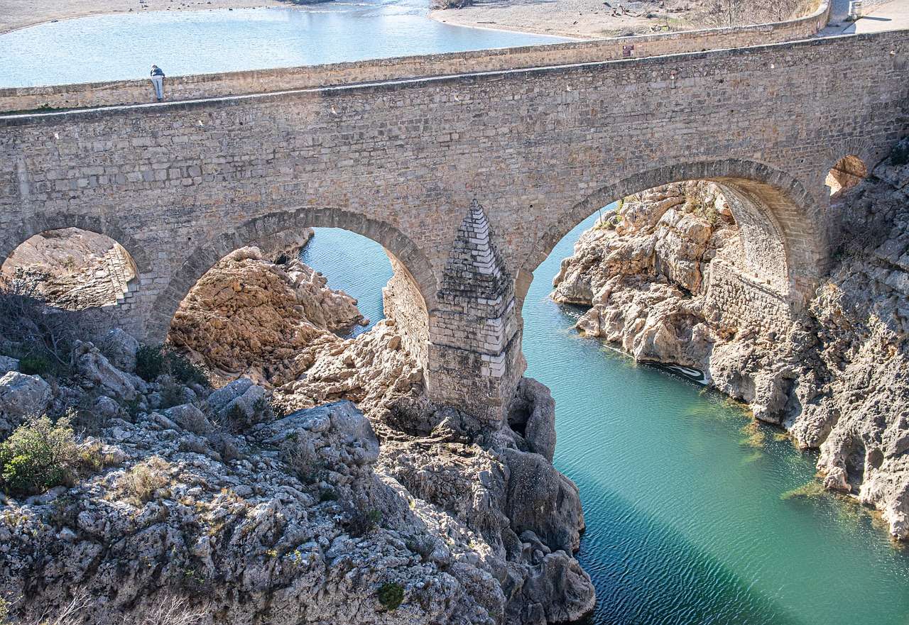 Podul cu arc, râu jigsaw puzzle online