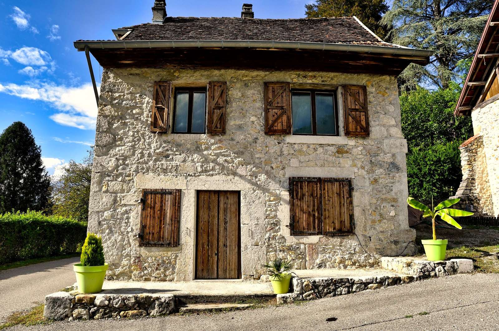 Oud stenen huis in een Frans dorp legpuzzel online