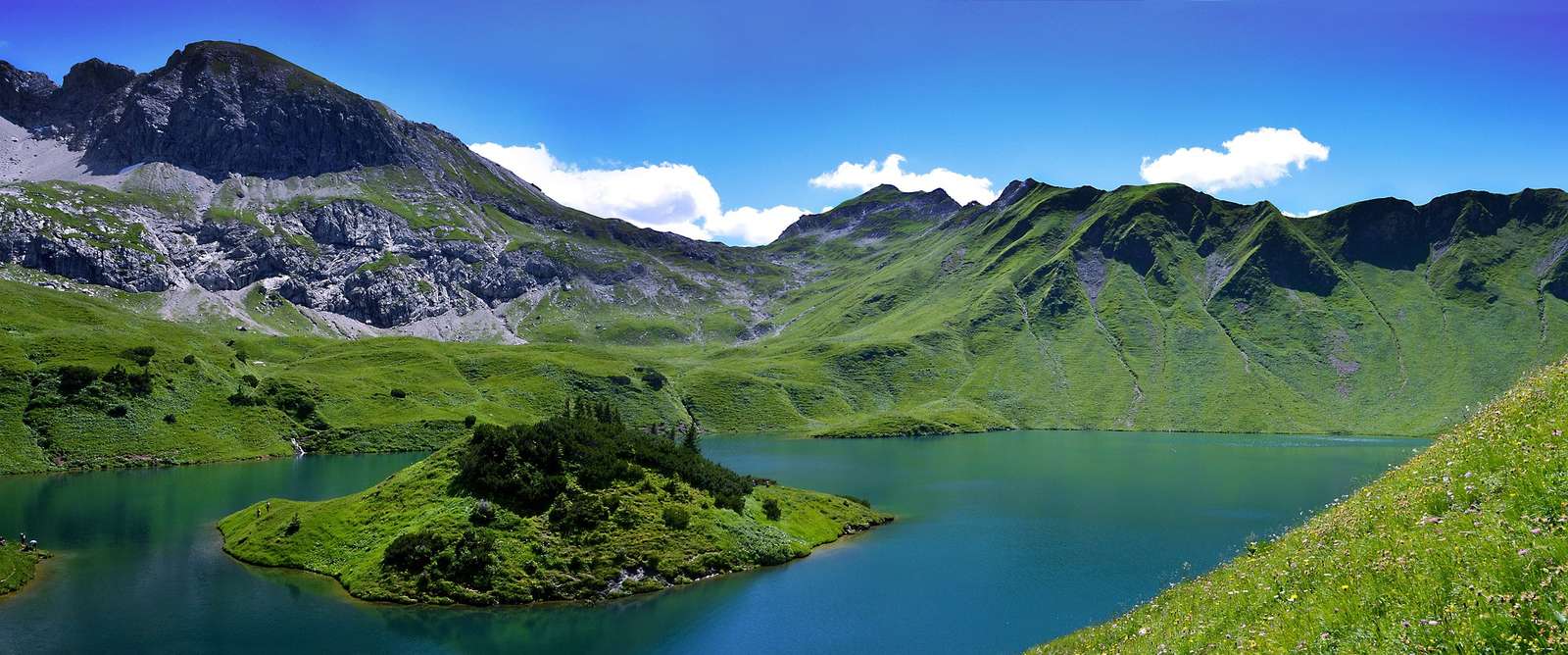 High mountain lake jigsaw puzzle online