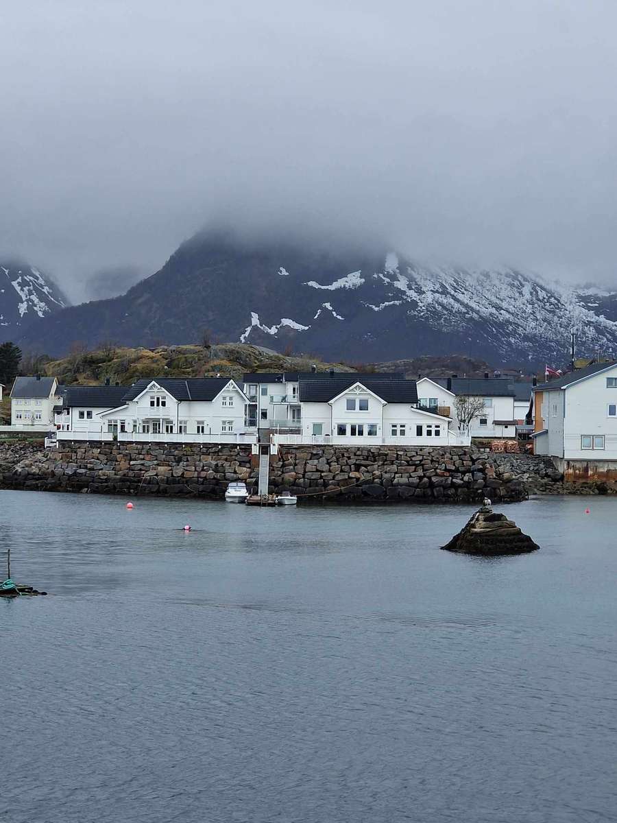 Casas frente al mar Noruega rompecabezas en línea