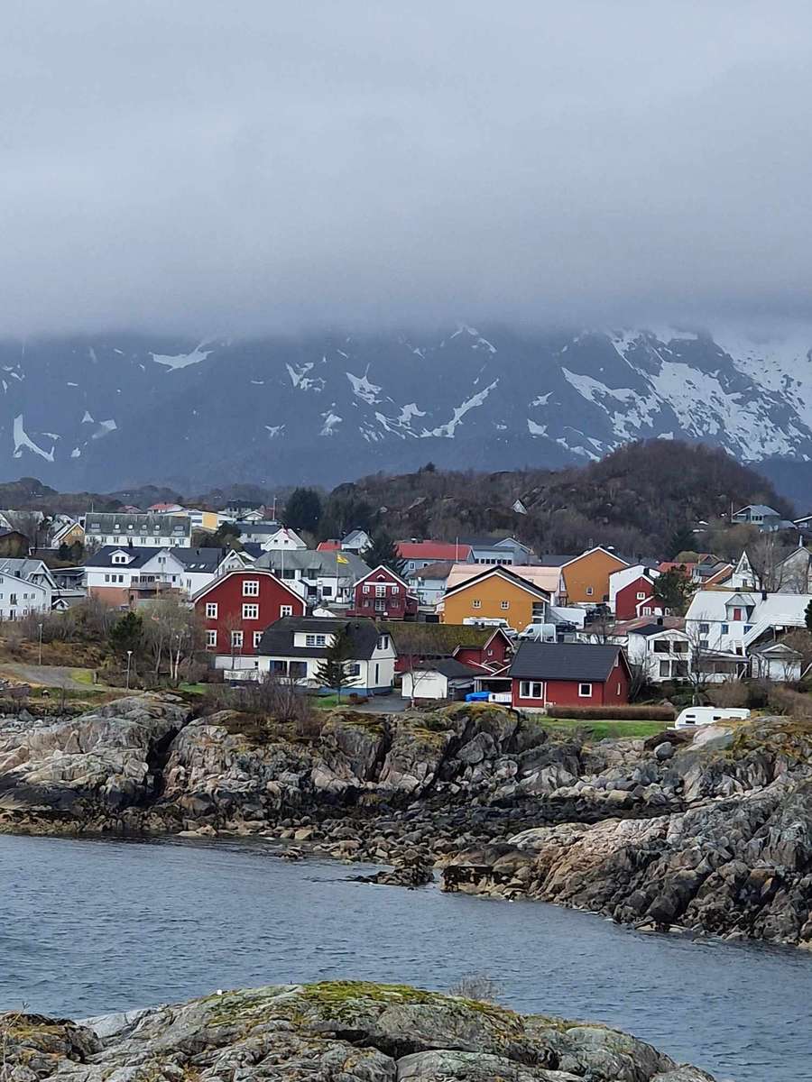 Дома на берегу моря Норвегия онлайн-пазл